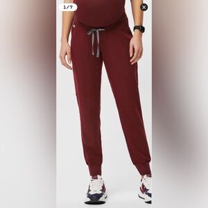 Women’s Figs Maternity scrubs (Zamora Jogger Pants Small + Catarina Top Medium)